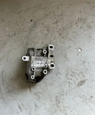 Volkswagen Caddy Engine mount bracket