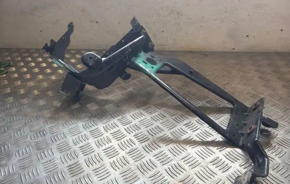 Audi Q7 4M Radiator support slam panel bracket 4M0121261T