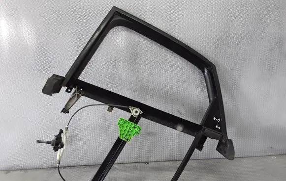 Rear door manual window regulator