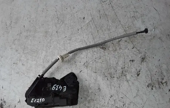 Seat Arona Front door lock 45330180