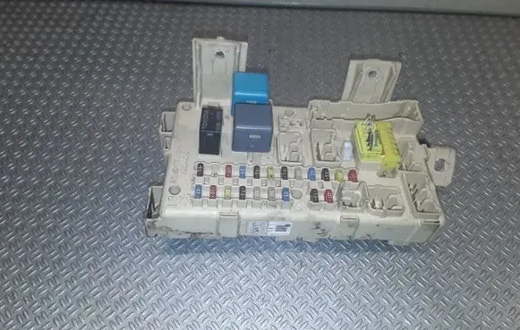 Toyota Avensis T250 Fuse module 8264105020A