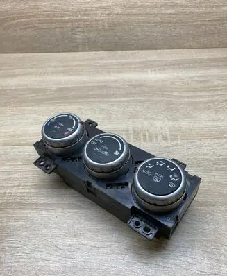Suzuki SX4 Climate control unit 3951080J31