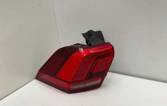 Volkswagen Tiguan Rear/tail lights 5NA945311C 205805