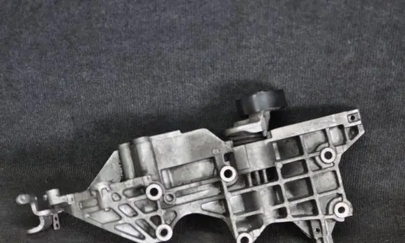 Volkswagen Golf VI Other engine bay part 03L903143Q
