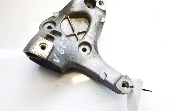 Volkswagen Tiguan Engine mounting bracket 1K0260885B