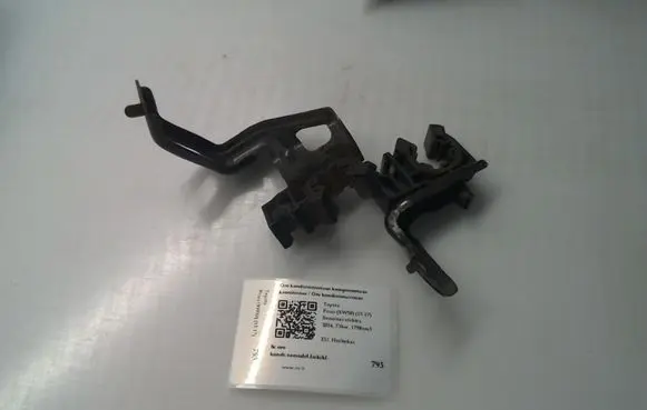 Toyota Prius (XW50) A/C compressor mount bracket 8868847710