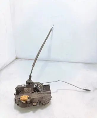 Opel Insignia A Front door lock 3023881 13579522