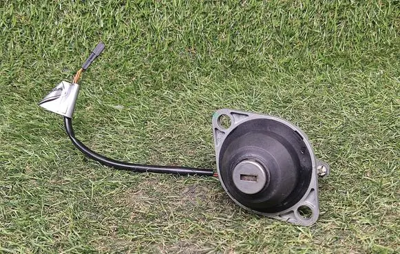 BMW 5 E39 Loading door lock 8363699 83636999