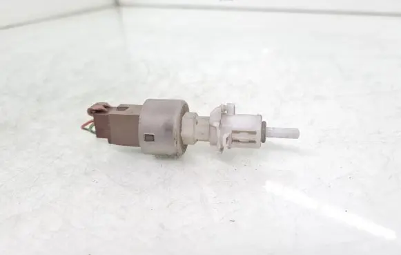 Iveco Daily 4th gen Brake pedal sensor switch B365