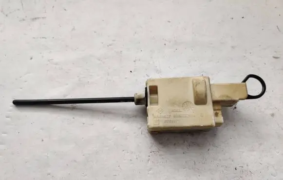 Renault Trafic II (X83) Fuel tank cap lock 8200032984 91166188