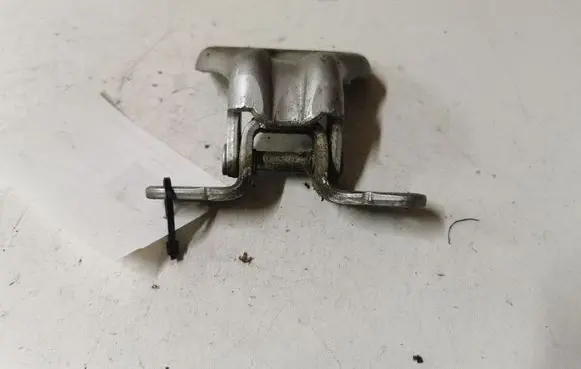 KIA Sorento Front door lower hinge