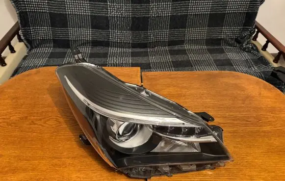Toyota Yaris Headlight/headlamp