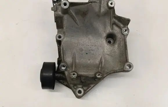 Mercedes-Benz C W205 Generator/alternator bracket A6512340339