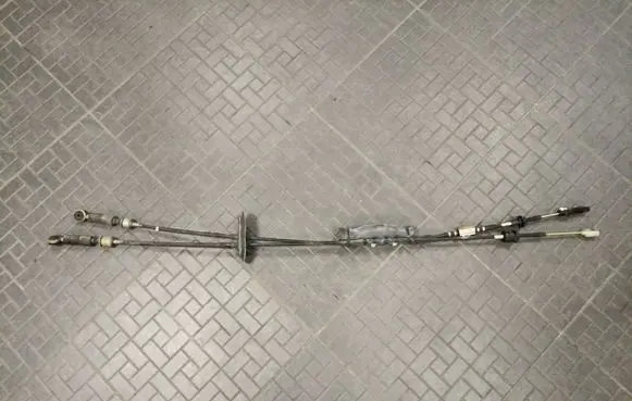 Mitsubishi Grandis Gear shift cable linkage