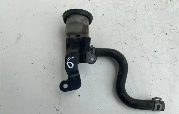 Toyota Avensis T220 Clutch fluid reservoir/tank 