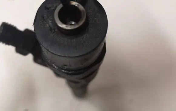 Opel Insignia A Fuel injector 0445110327