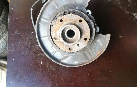 Rear wheel hub