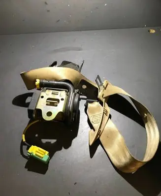 Rear seatbelt
