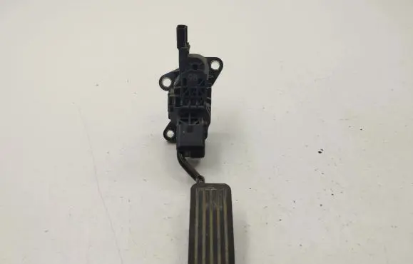 Honda CR-V Accelerator throttle pedal 2700000400