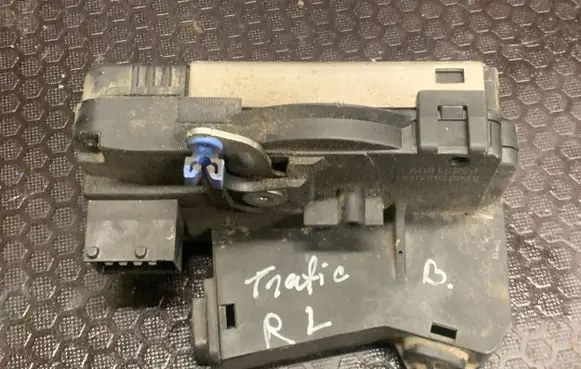 Renault Trafic II (X83) Rear door lock 8200282303 93851809