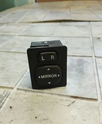 Toyota Auris 150 Wing mirror switch 183574