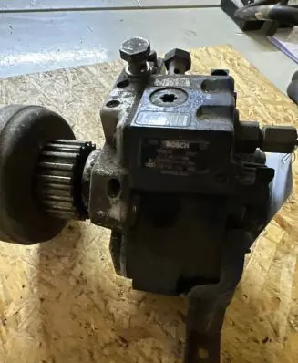 Audi A6 S6 C6 4F Fuel injection high pressure pump 0445010090