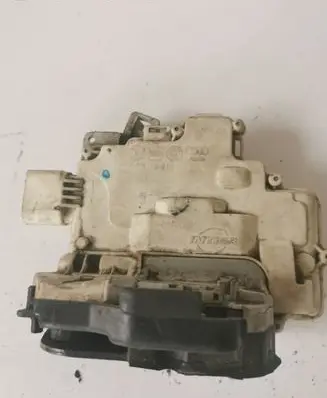 Audi A6 S6 C6 4F Rear door lock 4F0879015