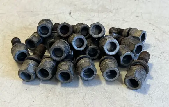 Opel Vivaro Nuts/bolts