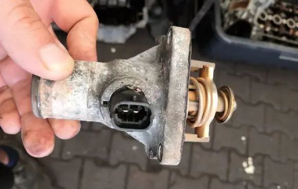 Opel Mokka Thermostat housing 55578419