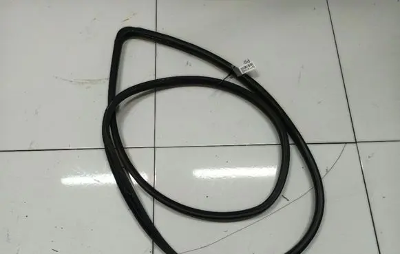 Toyota Avensis Verso Rubber seal front coupe door 