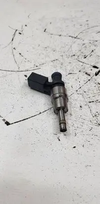 Audi A4 S4 B7 8E 8H Fuel injector 06F906036A