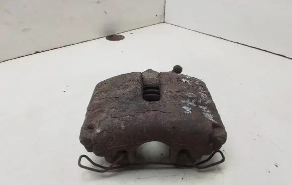 Volkswagen Touran I Front brake caliper