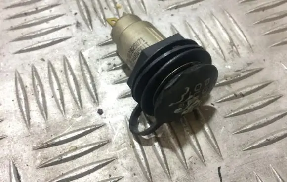 Volkswagen PASSAT B5 Sensor 3B0925071