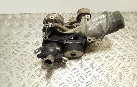 Honda CR-V Oil filter mounting bracket