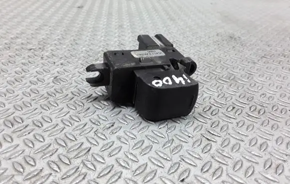 Nissan Navara D40 Electric window control switch 25411EA03A