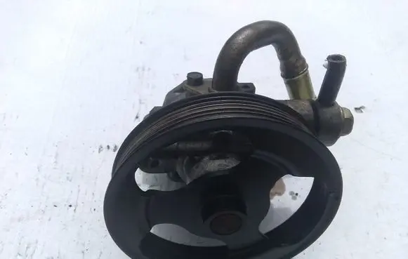 Mazda 3 I Power steering pump 3X24858
