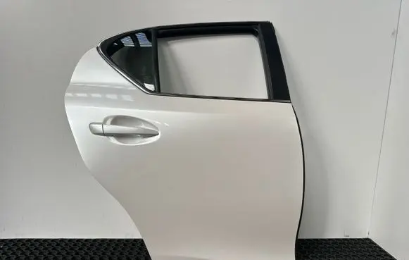 Lexus CT 200H Rear door 