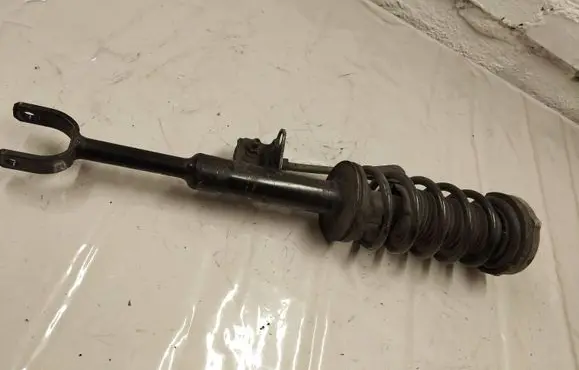 BMW 5 G30 G31 Front shock absorber/damper 6866605