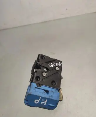 Volvo V70 Front door lock 8650544