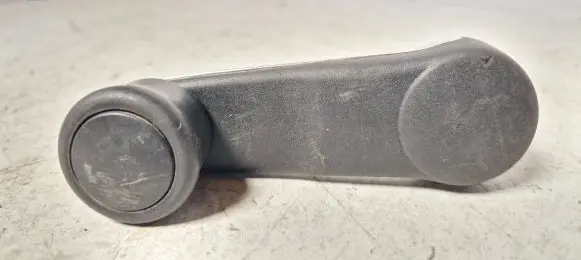Audi A4 S4 B6 8E 8H Front door window winding handle 8Z0837581B