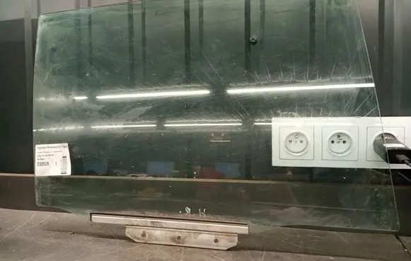 Toyota Avensis T250 Rear side window