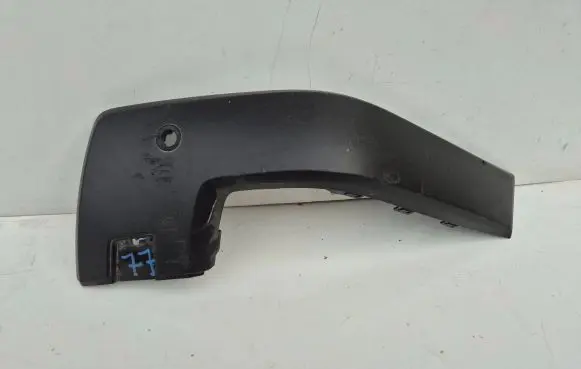 Rear bumper trim bar molding