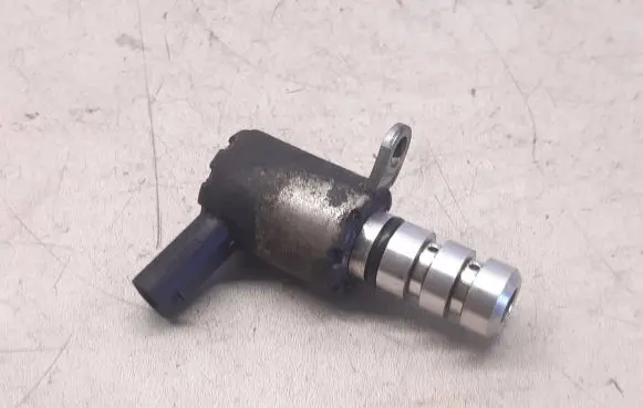 Audi A5 8T 8F Camshaft vanos timing valve 06H115243F 20131021 7402