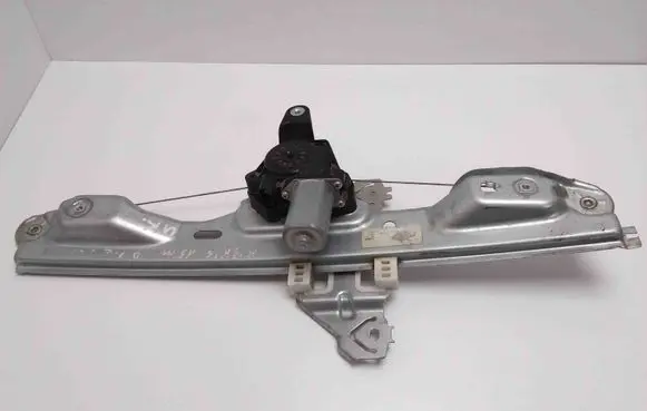 Nissan Qashqai Front door window regulator with motor 