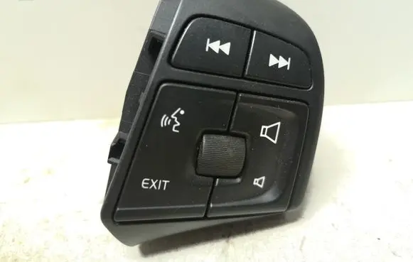 Volvo S60 Steering wheel buttons/switches 31318643