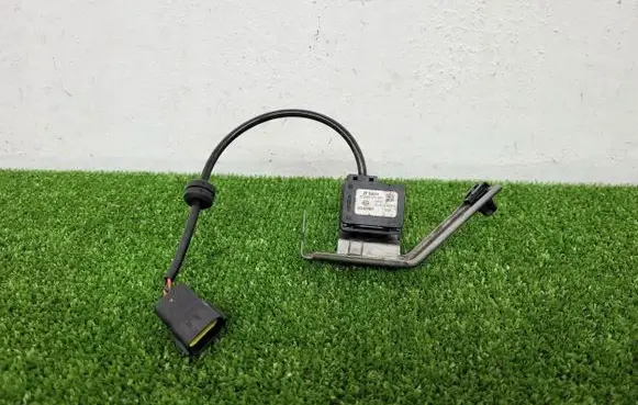 Infiniti EX Air suspension front height level sensor 988051cf2b
