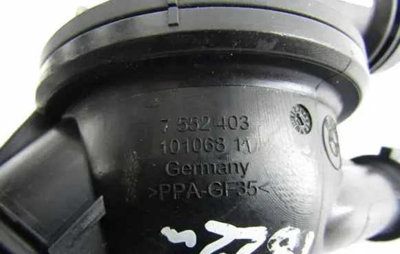 BMW 1 E82 E88 Thermostat housing 7552403