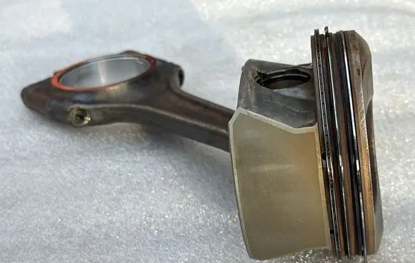 Porsche Cayenne (92A) Piston with connecting rod 94810301070