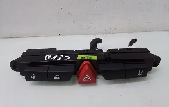 KIA Ceed Hazard light switch 937001H000