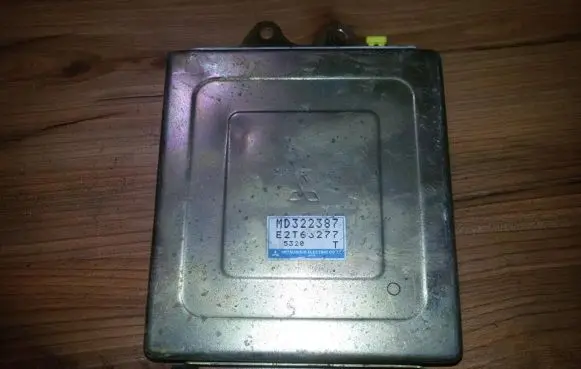 Mitsubishi Carisma Engine control unit/module md322387 e2t63277